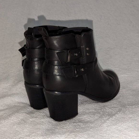 Torrid 9W Ankle Bootie Black Faux Leather Buckle Straps 3" Chunky Heel - Picture 6 of 15